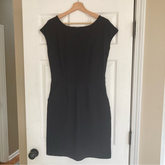 Quince Ultra-Stretch Ponte Cap Sleeve Dress in Black, Size M - Picture 4 of 14